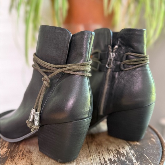 OTBT NWOT Black Peep Toe Ankle Boots with rope hassle detail - Picture 8 of 11